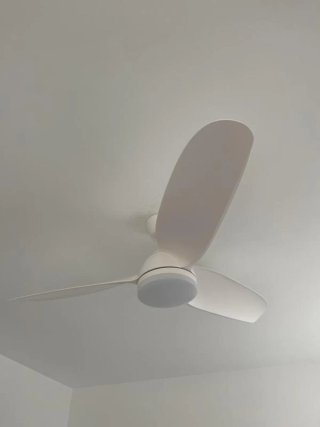 Ventilador de techo blanco