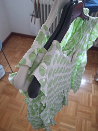 Blusa sin mangas lunares verde y blanco