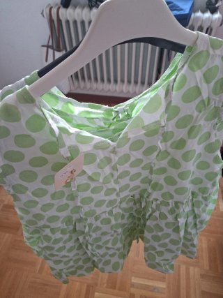 Blusa sin mangas lunares verde y blanco