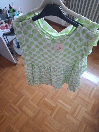 Blusa sin mangas lunares verde y blanco