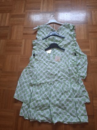 Blusa sin mangas lunares verde y blanco