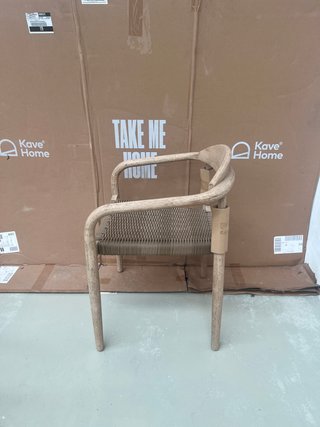 Sedia Nina Kave Home in legno e rattan