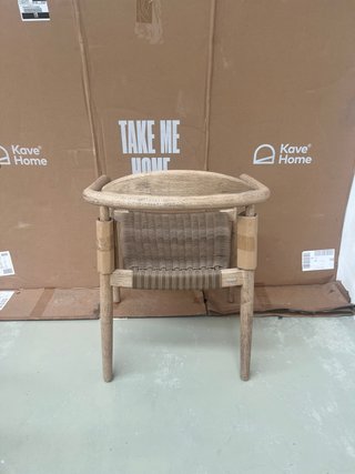 Sedia Nina Kave Home in legno e rattan