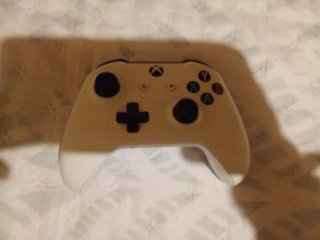 Xbox One Blanca con Mando y Minecraft
