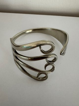 Brazalete tenedor antiguo hecho a mano