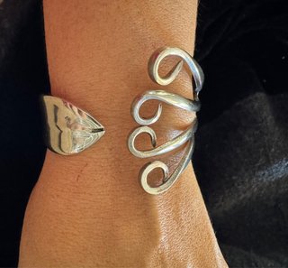 Brazalete tenedor antiguo hecho a mano