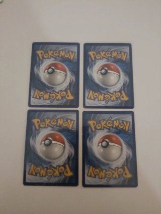 Cartas Pokémon Giratina y Munna Holo Reverse