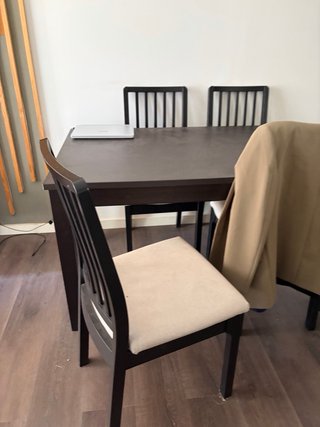 Mesa y 4 Sillas Comedor IKEA