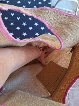 Bolso de playa de rafia con detalles rosas