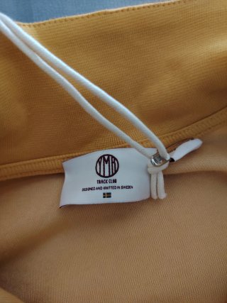 Sudadera fina color mostaza