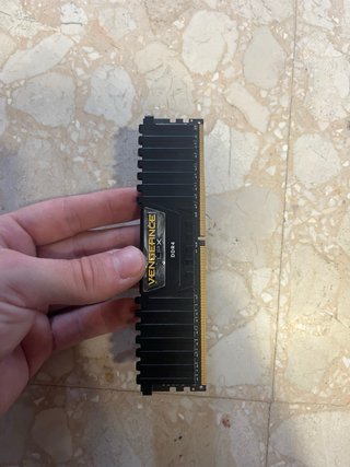Intel i5 10400F + Corsair 1x16GB DDR4 3200 + B560M