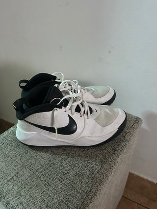 Zapatillas Nike Blancas y Negras