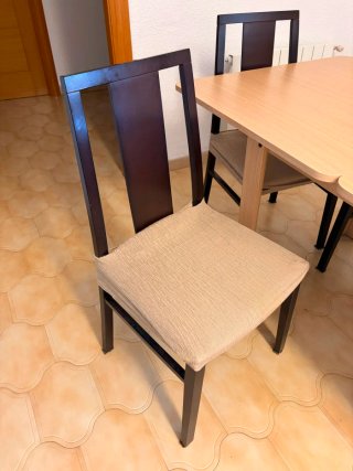 Mesa comedor extensible con 4 sillas madera y tela