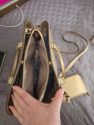 Bolso y cartera Michael Kors dorados