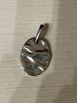 Ciondolo ovale martellato argento