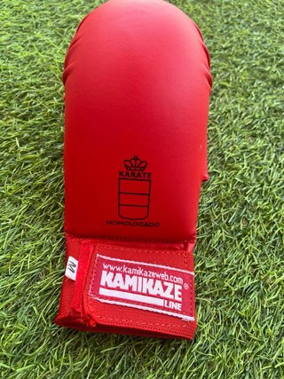 Guantes Karate Kamikaze Rojos Homologados.