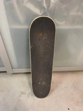 Skate con casco