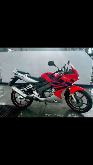 Honda CBR 125R Roja y Azul