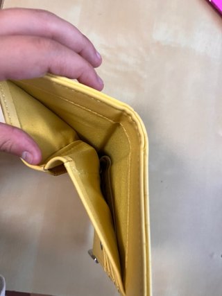 Monedero amarillo Stradivarius