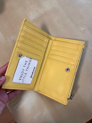 Monedero amarillo Stradivarius