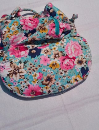 ¡OFERTA! Mochila Floreada con Cordón