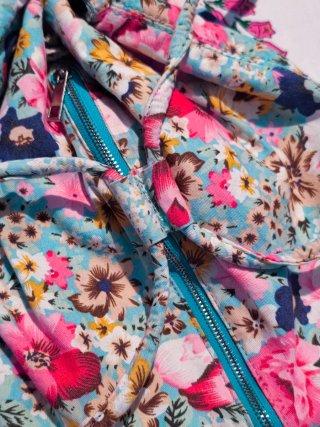 ¡OFERTA! Mochila Floreada con Cordón