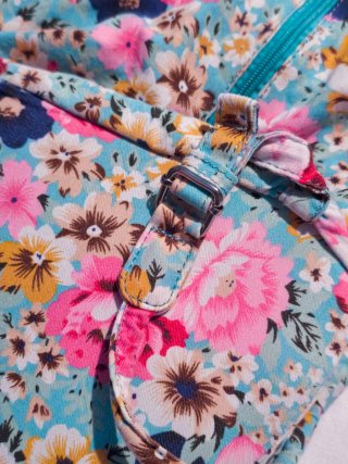 ¡OFERTA! Mochila Floreada con Cordón