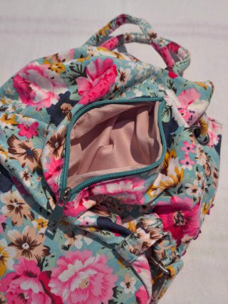 ¡OFERTA! Mochila Floreada con Cordón