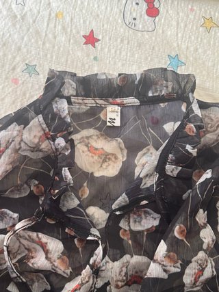Blusa floral transparente negra
