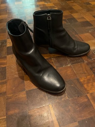 Botines de cuero negro