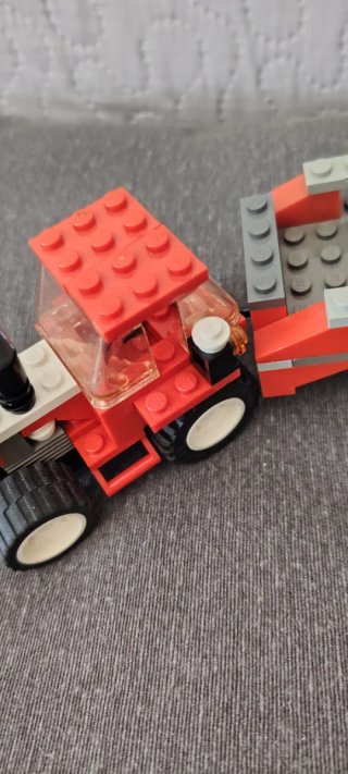 Lego trattore rosso con rimorchio