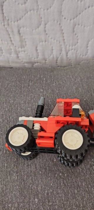 Lego trattore rosso con rimorchio