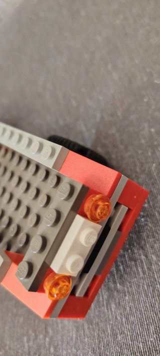 Lego trattore rosso con rimorchio