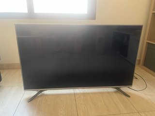 Televisión Hisense 43 pulgadas gris