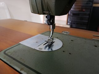 Máquina de coser Refrey antigua