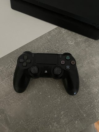 PS4 Slim Negra + God of War Remasterizado