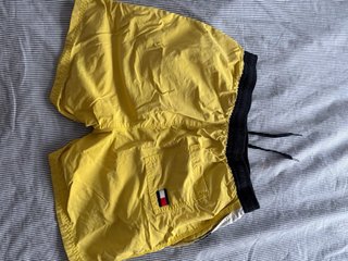 Bañador Tommy Hilfiger niño/adolescente amarillo