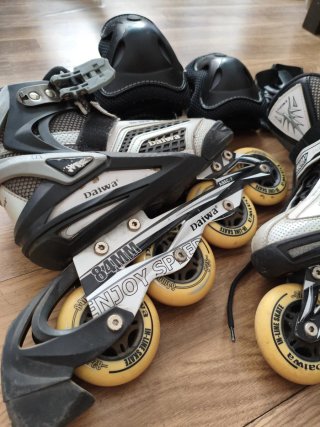 Patines en línea Daiwa 84mm con protecciones
