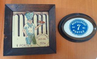 Azulejo Restaurante 7 Portes 1836 Y otro