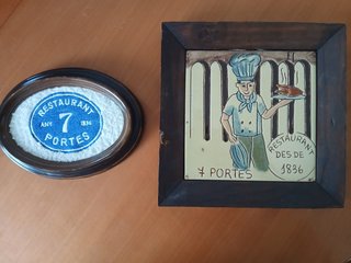 Azulejo Restaurante 7 Portes 1836 Y otro