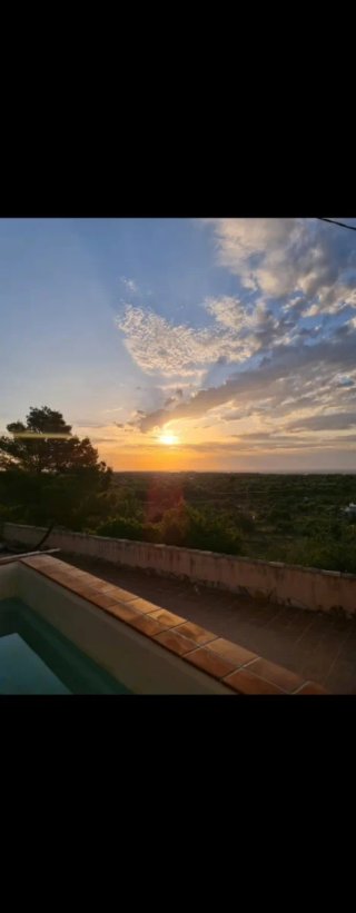 Masia de piedra,finca de 3 hectáreas frente al mar