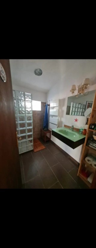 Masia de piedra,finca de 3 hectáreas frente al mar