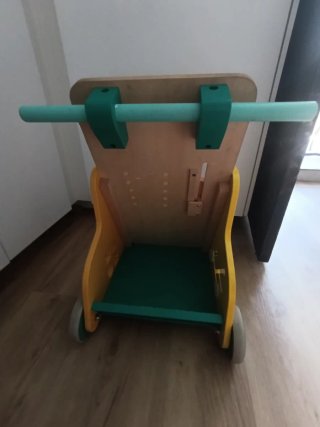 Andador de madera Janod con actividades