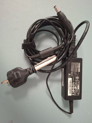 Cargador Toshiba 19V 1.58A 30W PA3743E-1AC3