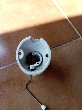 Portalámpara con tirador