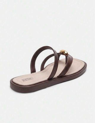 Sandalias Marrones con Detalle Dorado