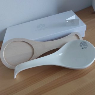 Poggiamestolo bomboniera in porcellana e legno