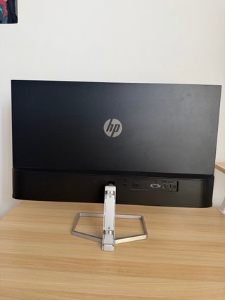 Monitor HP (con mesa, teclado y mouse incluido)