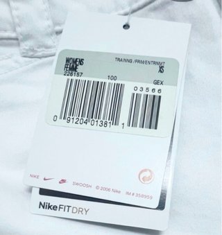 Talla XS. Pantalón vaquero corto NIKE