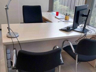 Tavolo da ufficio con ala